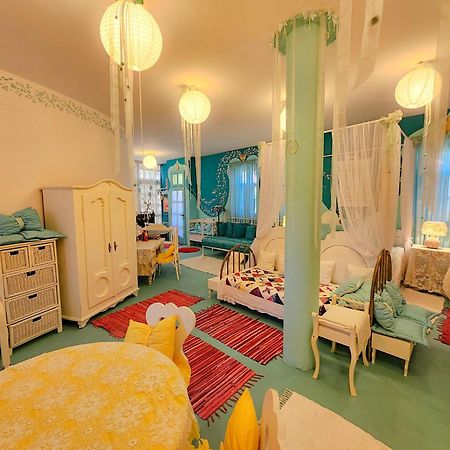 Feher Tulipan Apartman Hotel Debrecen Ngoại thất bức ảnh