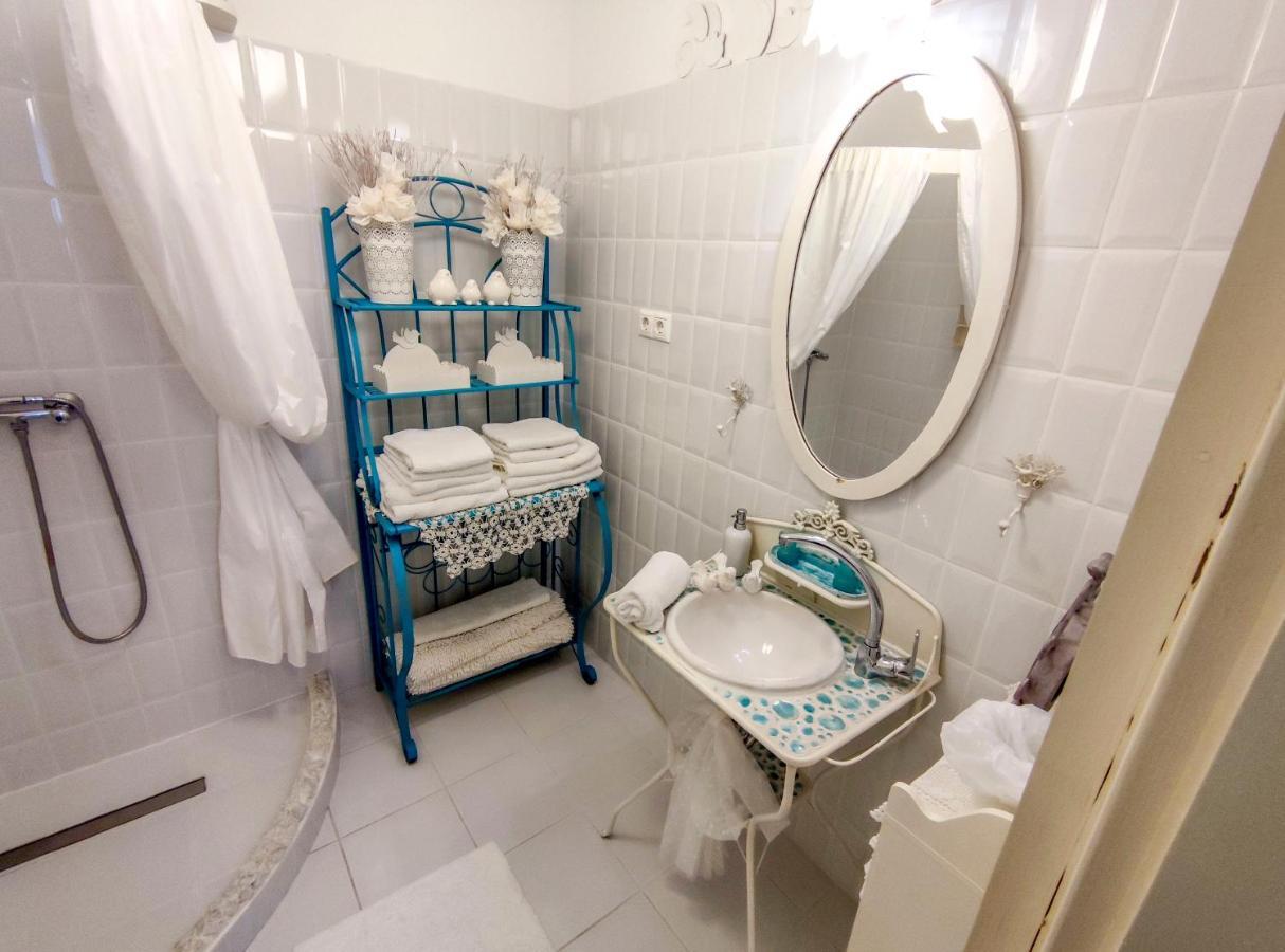 Feher Tulipan Apartman Hotel Debrecen Ngoại thất bức ảnh
