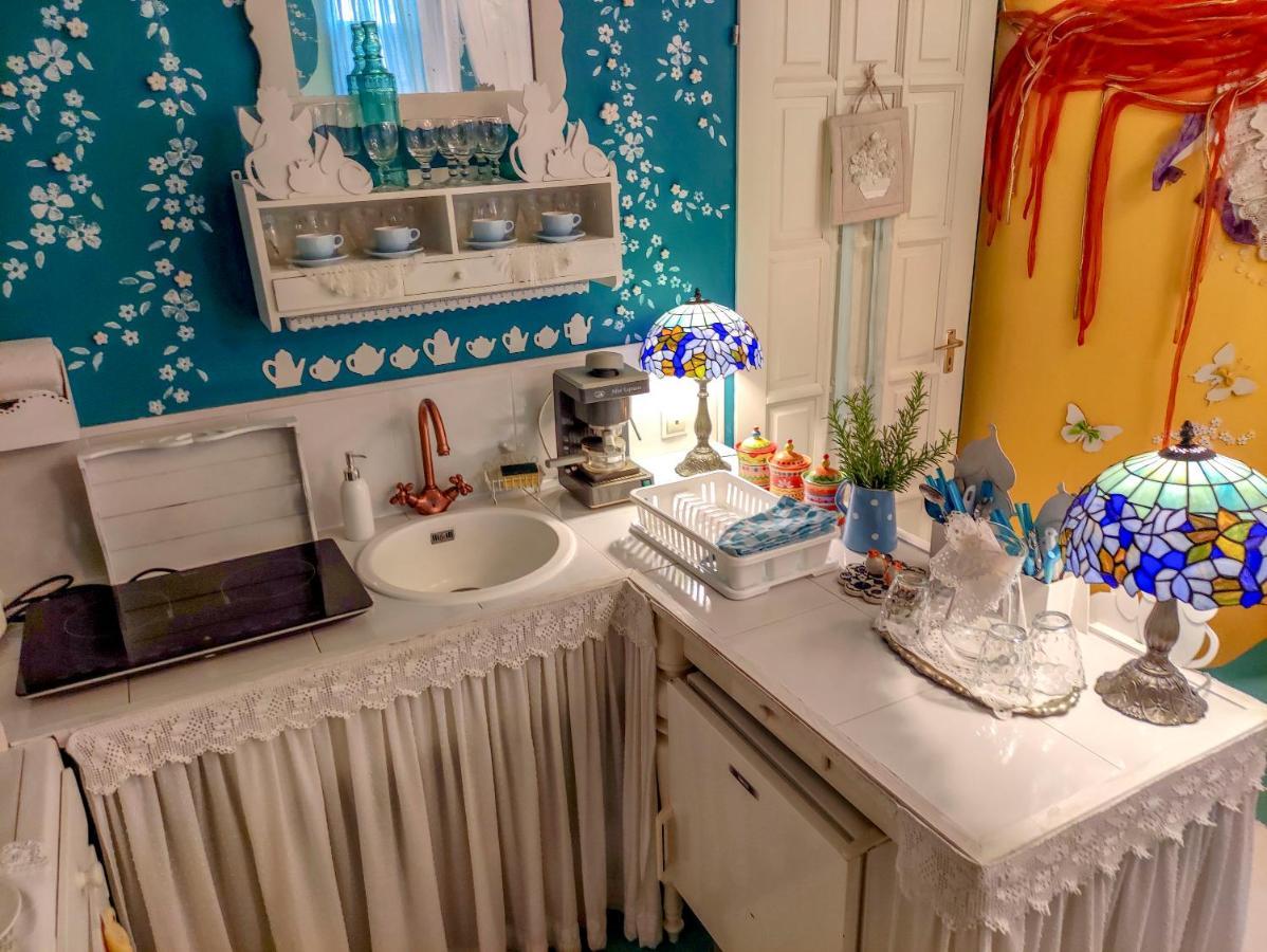Feher Tulipan Apartman Hotel Debrecen Ngoại thất bức ảnh