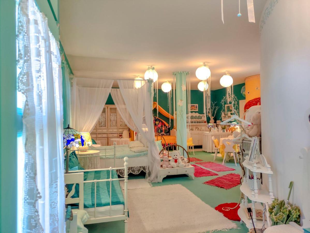 Feher Tulipan Apartman Hotel Debrecen Ngoại thất bức ảnh