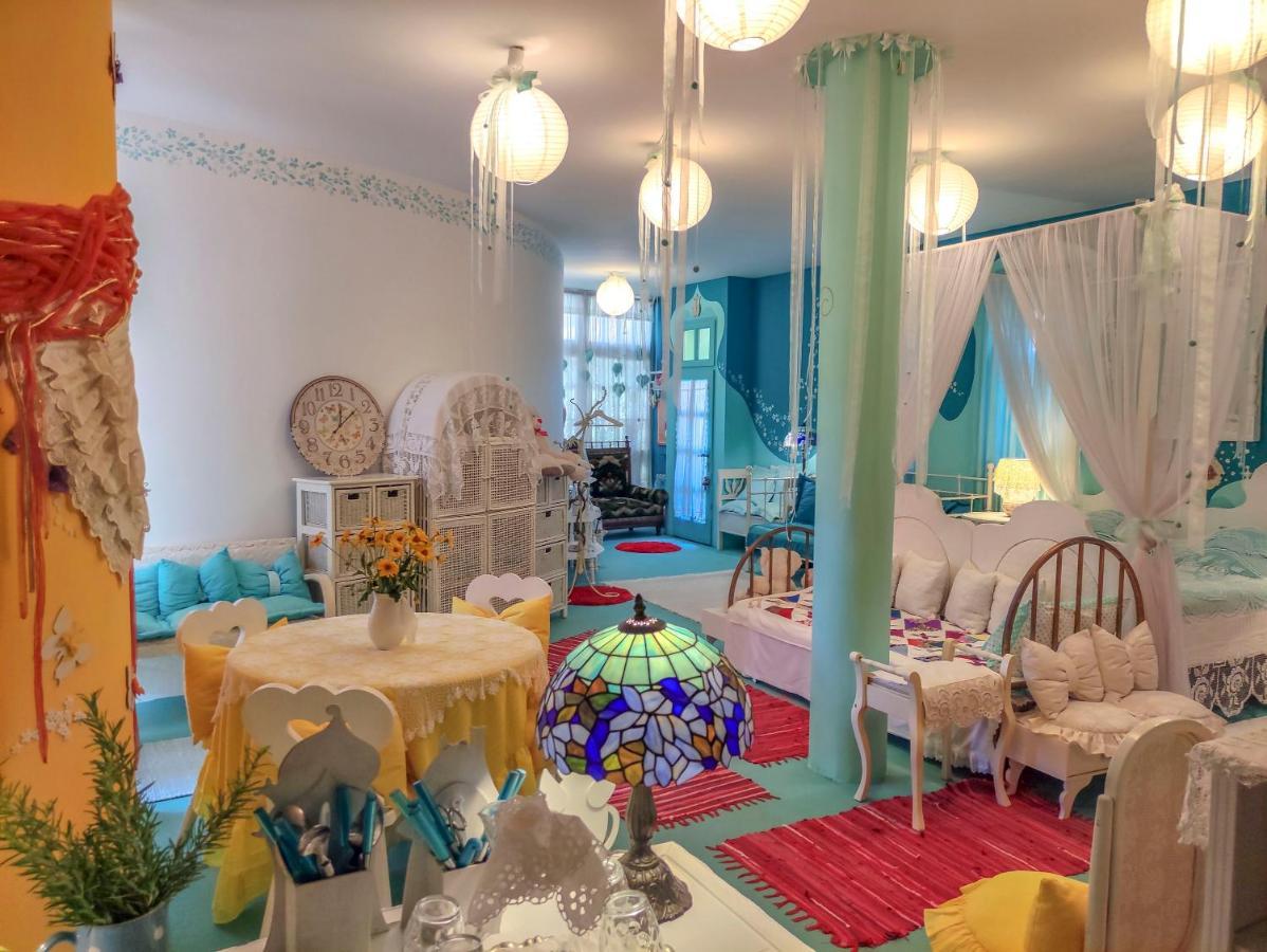 Feher Tulipan Apartman Hotel Debrecen Ngoại thất bức ảnh