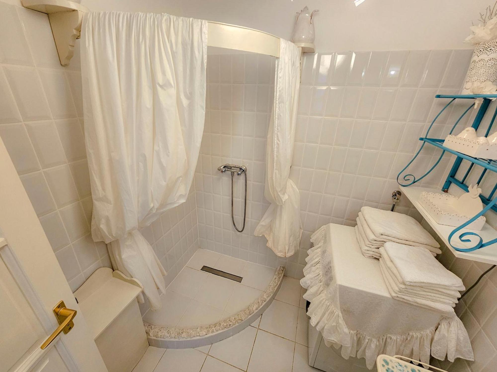 Feher Tulipan Apartman Hotel Debrecen Ngoại thất bức ảnh