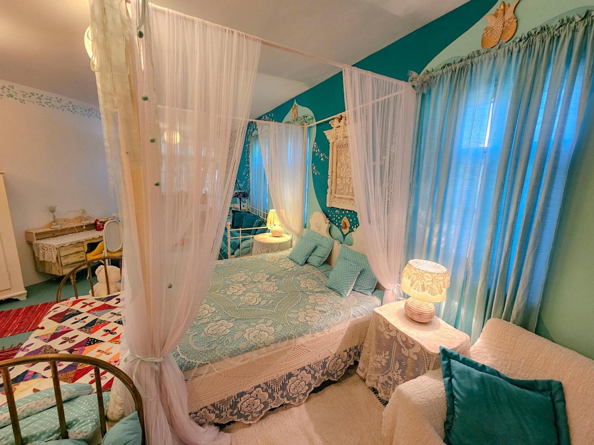 Feher Tulipan Apartman Hotel Debrecen Ngoại thất bức ảnh